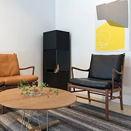 アトラクトでご好評いただいている居場所になる椅子シリーズから、その第一回で取り上げたカールハンセン&サンのコロニアルチェアを再びご案内します...