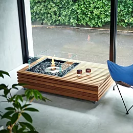 【EcoSmart Fire x RODA Fireplace Outdoor Living】
日が沈み、木々がざわめき、火を灯し、刻一刻と...