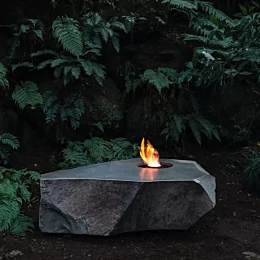 .
バイオエタノール暖炉EcoSmart Fire様との協業でオリジナルの暖炉の製作・販売を開始いたします。
ゆらめく炎と本小松石のテクスチ...