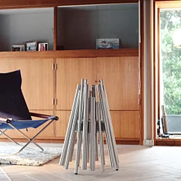 冷たい雨の降る今日は暖炉日和です。

#ecosmartfire 
#バイオエタノール暖炉 
#ニーチェア 
#ajlamp #アルネヤ...