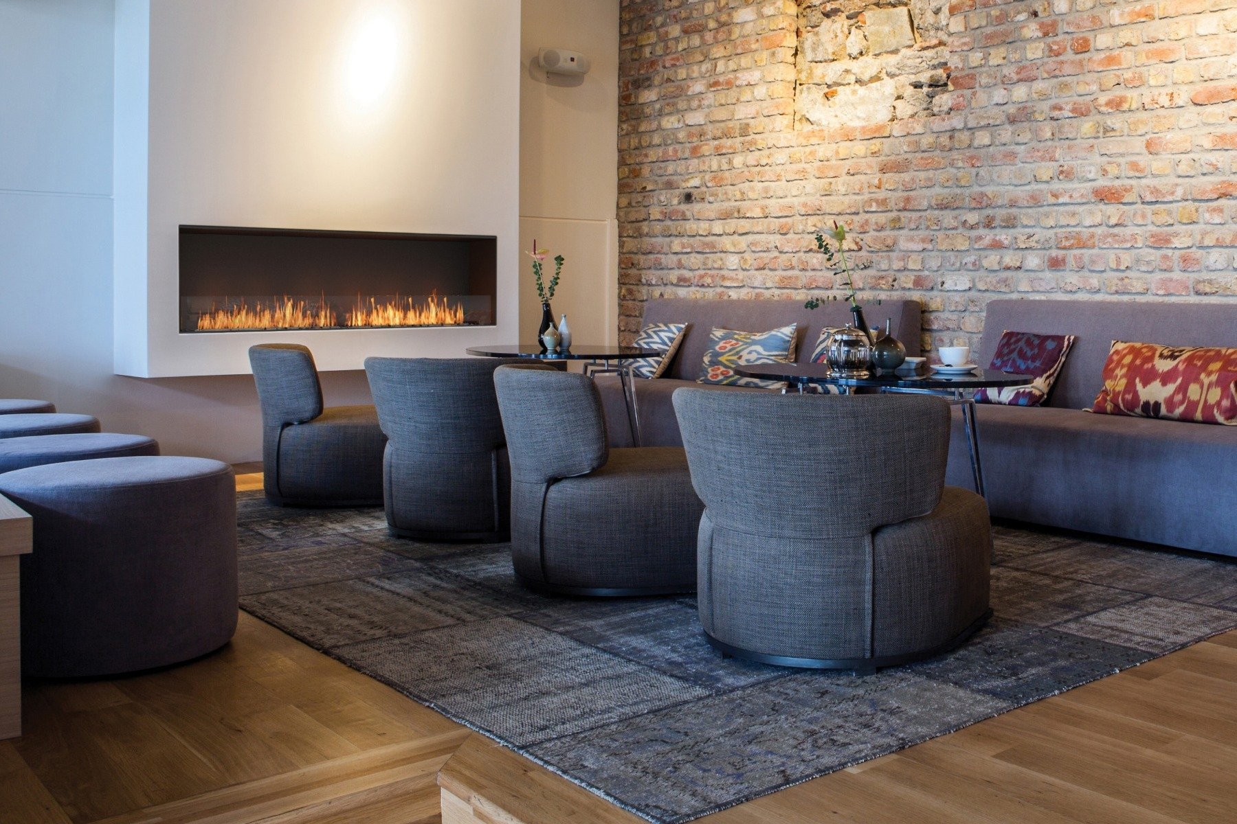 Commercial fireplace inserts